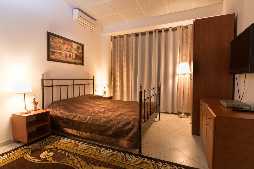 Hotel Rothschild 37 Bat Yam Room photo